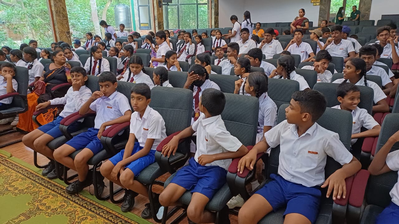 They explored the museum exhibits, learned about the vital role of mangroves in protecting our environment, and enjoyed an educational journey through the lagoon area.