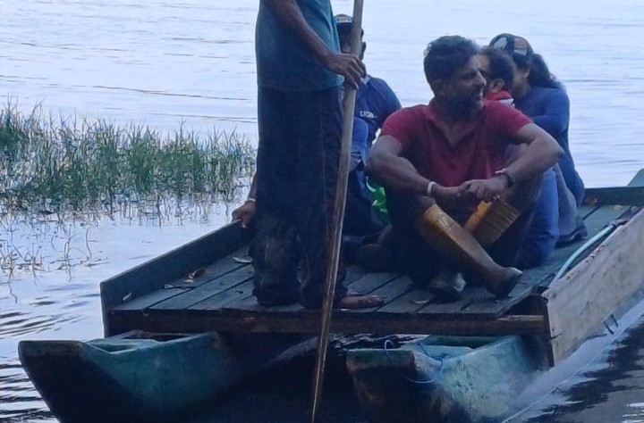 On 20 January 2026, postgraduate student N. K. Abeyasinghe, along with her research team from the University of Ruhuna, visited the Lanka Mangrove Museum and Learning Center to carry out field research in the Pambala Lagoon area. This research is conducted under the supervision of Prof. Sunanda Kodikara, a respected academic and one of the scientific members of the Museum. During the visit, the research team engaged in data collection and field observations related to mangrove ecosystems, with the full support and guidance of the museum staff. As always, the Museum Director and staff extended their assistance by facilitating access to research sites, sharing local knowledge, and ensuring a productive field experience for the students.