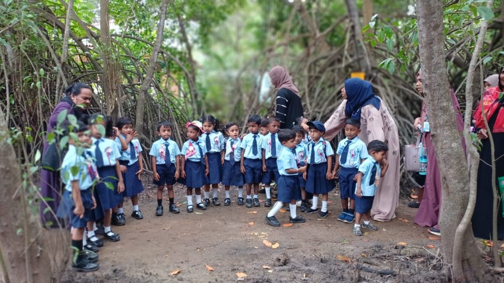 The young learners enthusiastically explored the museum exhibits and were introduced to the importance of mangrove ecosystems, biodiversity, and environmental conservation. Through guided sessions and interactive learning activities, the children gained valuable knowledge about protecting nature and understanding their role in safeguarding the environment.