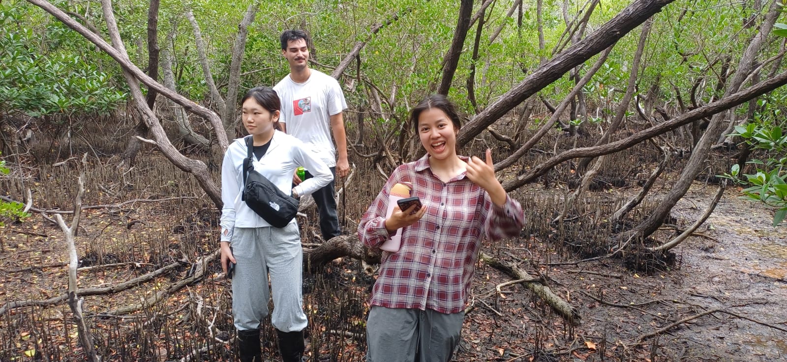 On 13 August 2026, an awareness and study programme on mangrove ecosystems was conducted for the international university students who had joined the Lanka Mangrove Museum and Learning Centre as volunteers. The programme provided the students with an opportunity to learn about the importance of mangrove ecosystems, their ecological value, biodiversity, and the importance of mangrove conservation and restoration. The students also participated in a practical study of mangroves, allowing them to gain first-hand experience and a better understanding of mangrove plants and their natural environment. This programme provided a valuable opportunity for the international volunteers to connect their academic knowledge with practical field experience while learning about Sri Lanka’s mangrove ecosystems and conservation efforts.