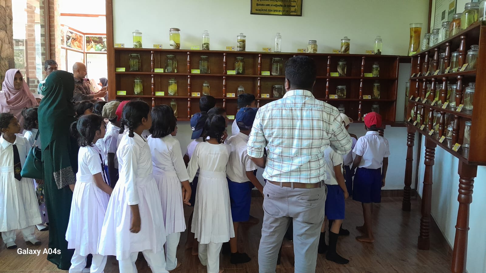 Students from Kuliyapitiya Muslim Vidyalaya Visit the Lanka Mangrove Museum Learning Center